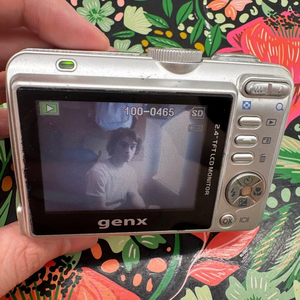 Genx Focus 600 Digital Camera Silver 6.0MP 3x Optical Zoom Y2K Vintage Digicam